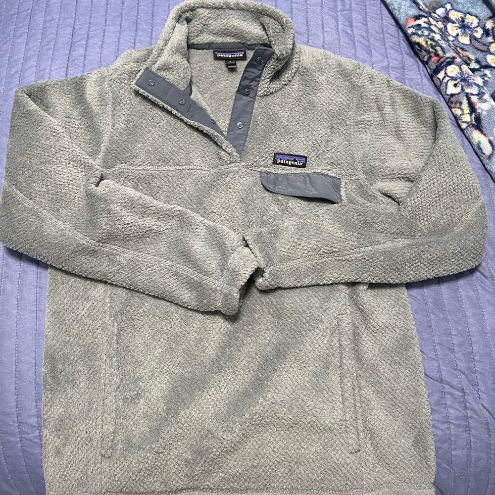Women’s NWOT Patagonia pullover in Medium